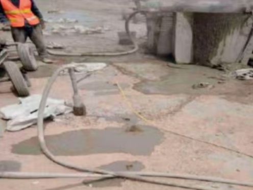 玛纳斯水泥混凝土路面板底注浆技术 路面脱空注浆整治方案