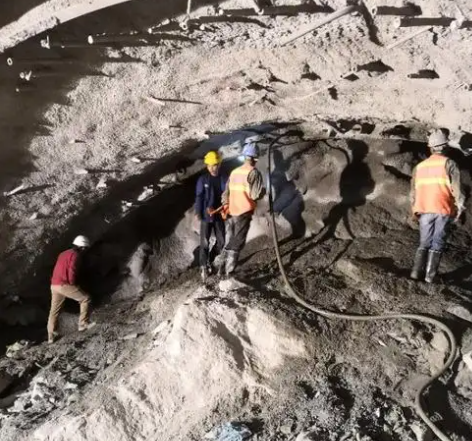 玛纳斯拱顶带模注浆料的施工流程及注意事项